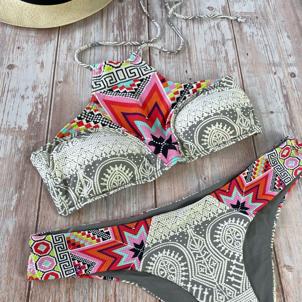 SOLD! Rip Curl Halter Bikini Set - Picture 4 of 15